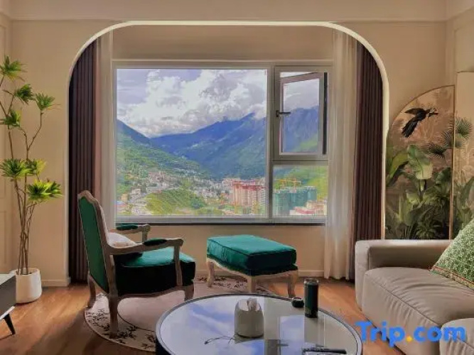 Yunyang Light Luxury Homestay