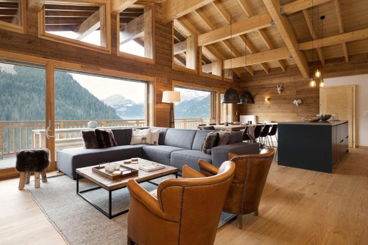 4 Bedrooms Apartment
