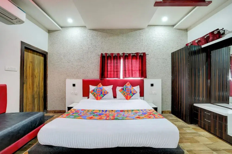 Fabhotel Ceerock