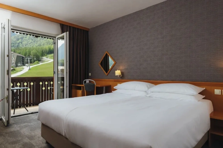 Standard Twin room with balcony