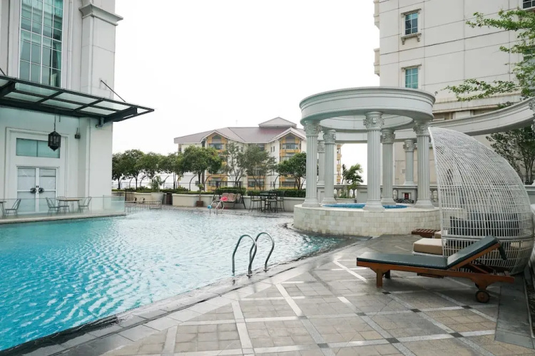 Comfy 1Br At Bellezza Apartment