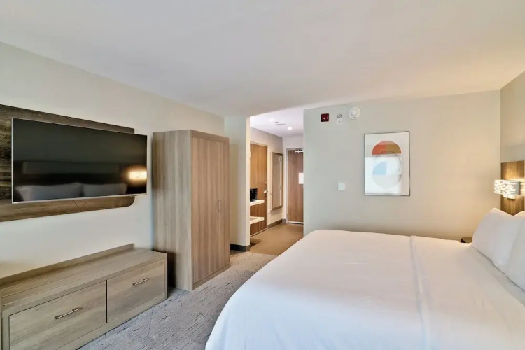 Holiday Inn Express & Suites DIAMOND