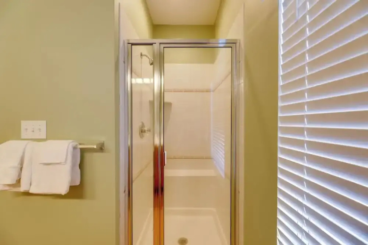 Game Room & Community Perks! Ocean View Retreat