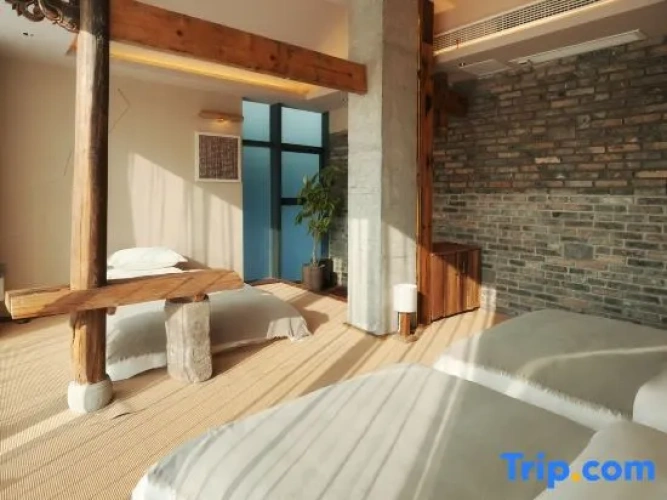 Suite with mountain view