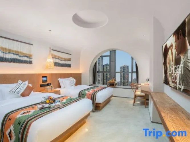 Standard Double room with city view