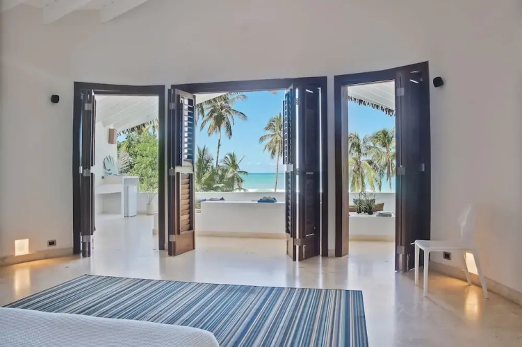 Beachfront Oasis Pool Chef Hskp Sleeps 22