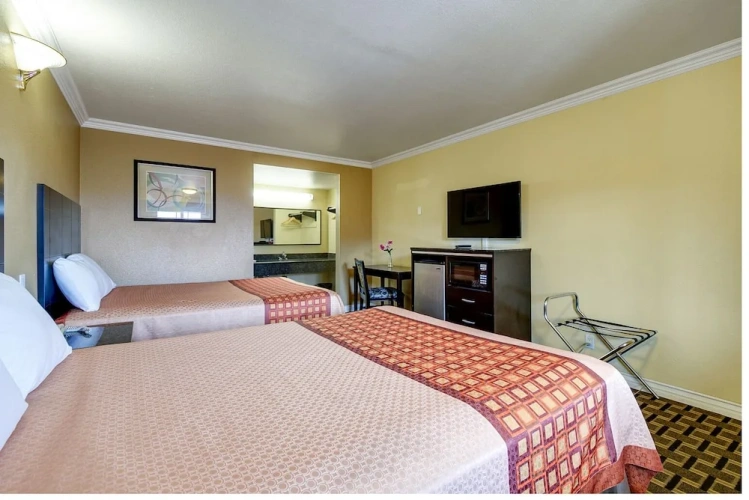Quadruple Family Suite