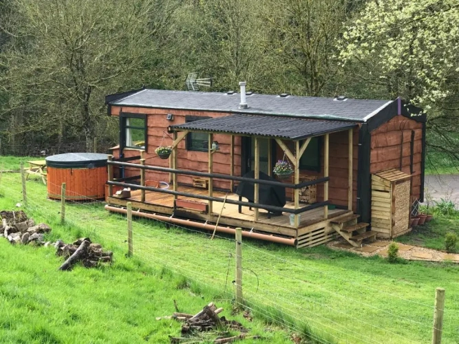 2 Bedrooms Chalet