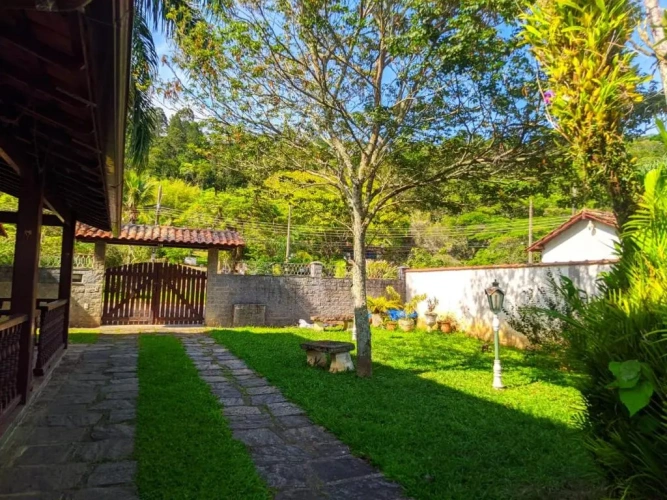 4 Bedrooms Triple Cottage