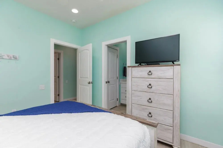 Pet Friendly Shared Pool Sleeps 14