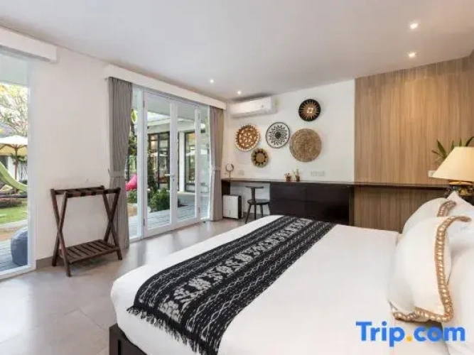 5 Bedrooms Villa