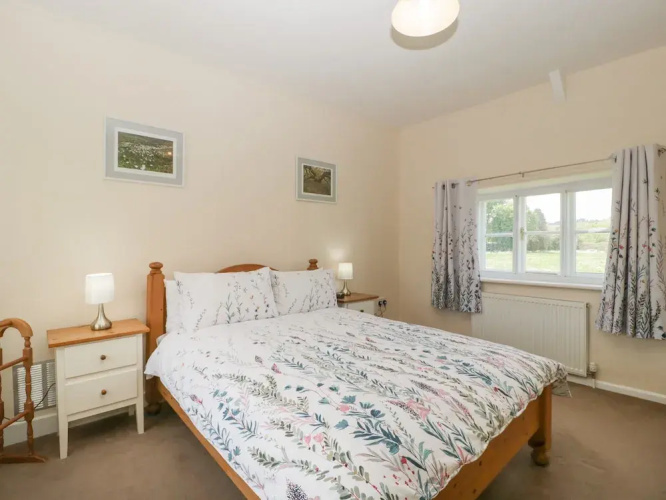 2 Court Farm