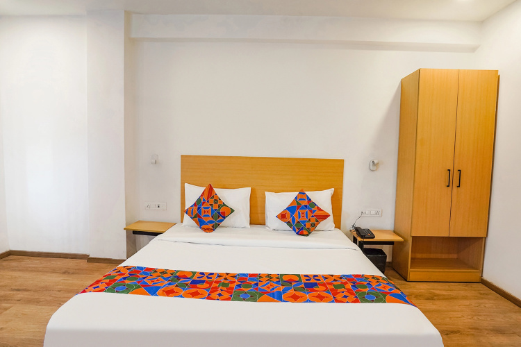 FabHotel Santosh Palace