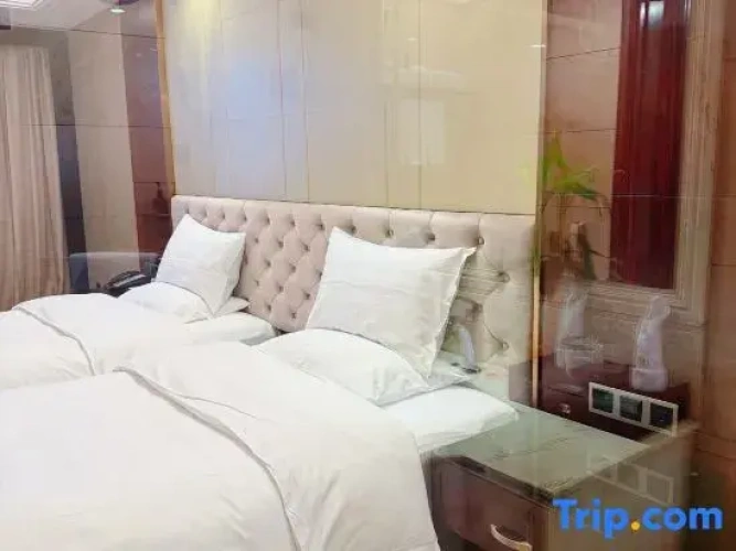 Deluxe Double room with land view