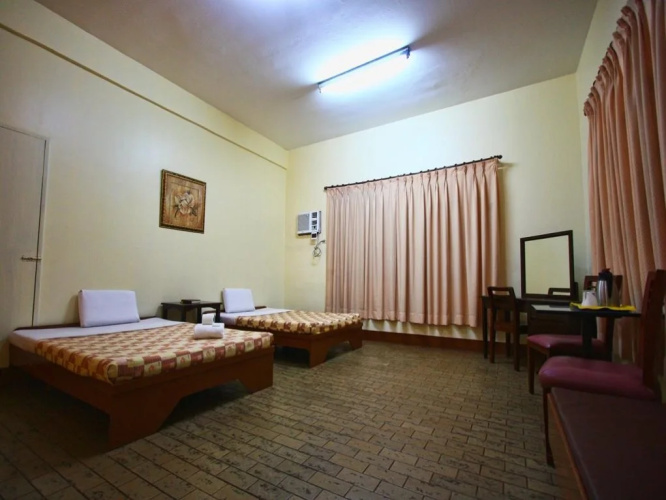 Travelbee Capitol Inn