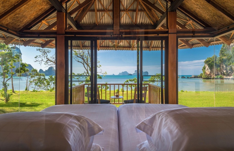 Standard Twin room beachfront