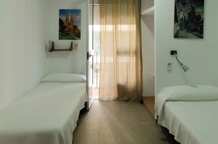 Standard Twin room with balcony