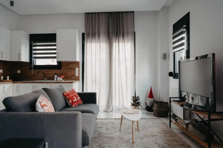Minimal Condo Trikala Town
