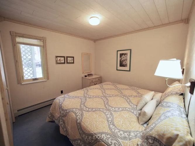 On Splendid Pond 4 Bedroom Cabin