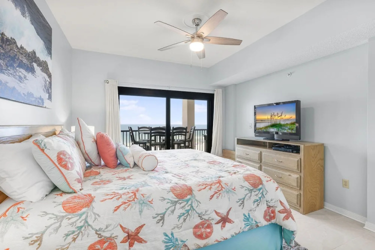 Palms 404- 4th Floor Corner Unit Beach