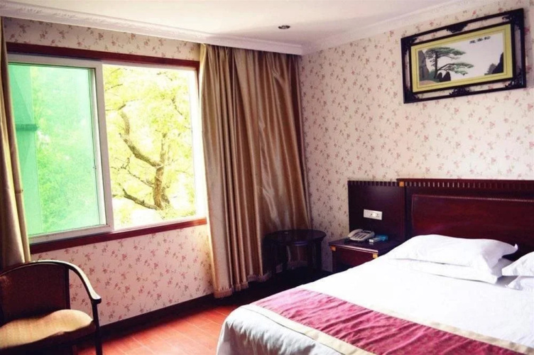 Hushang Hotel
