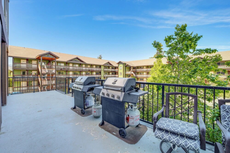 Chelan Home: Views, Pool, Hot Tub, & Beach Access