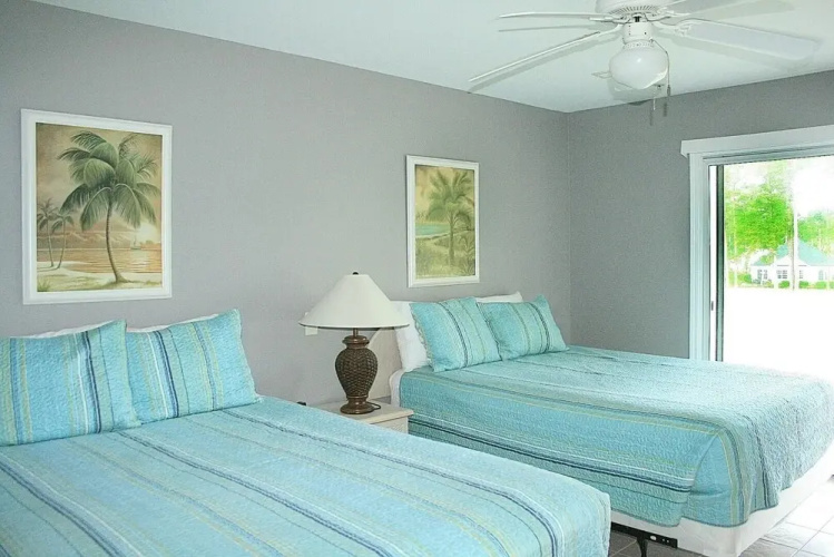 2305m 1 Bedroom Condo by Redawning