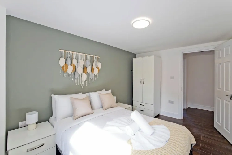 3 Bedrooms Apartment