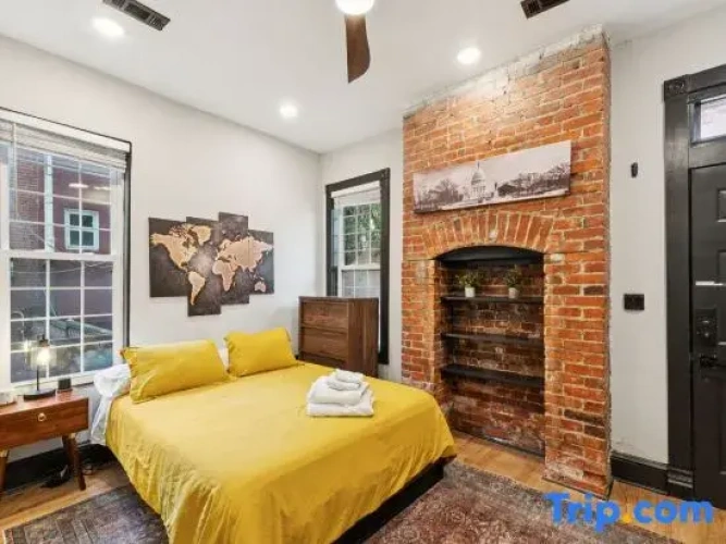 4 Bedrooms Apartment