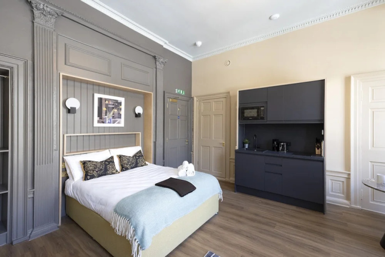 30 Castle Street Aparthotel