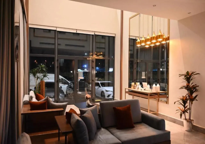 Round furnished apartment