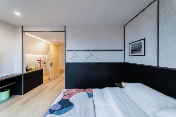 CommonHotel