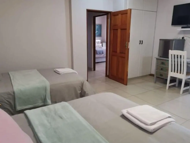 1 Bedroom Standard Quadruple Family room