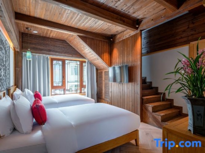 Family Duplex Suite with river view