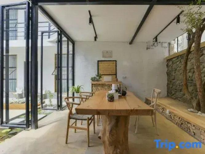 Manting Sixiang Courtyard-Style Hotel