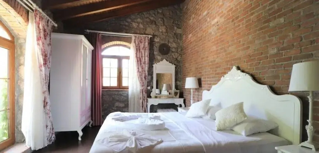 Villa BLN1 by JoyLettings