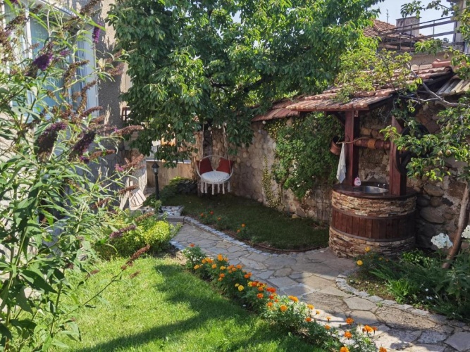 Standard Quadruple room with garden view