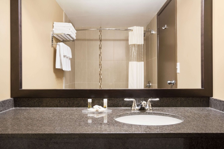 Days Inn by Wyndham Calgary Northwest photo 9