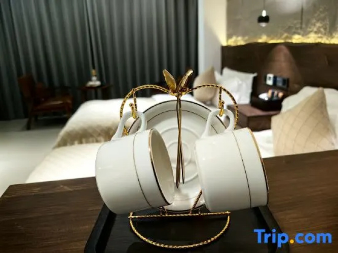 Lugu Lake · Lede Far Mountain Accommodation