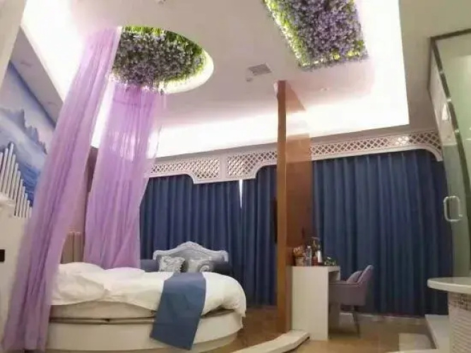 Pingjiang Qihang Theme Hotel