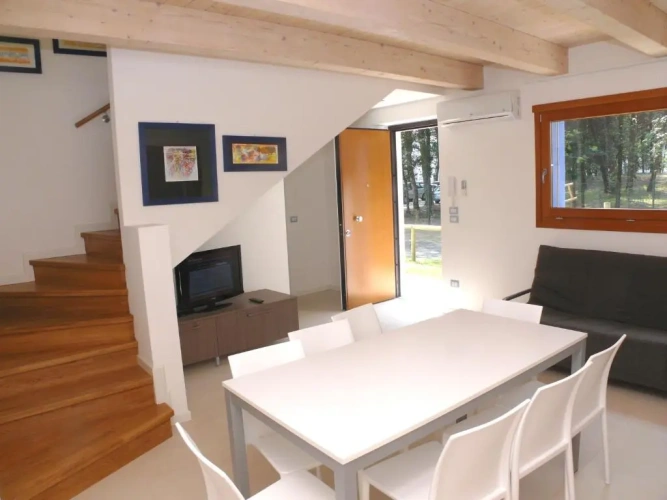 3 Bedrooms Apartment