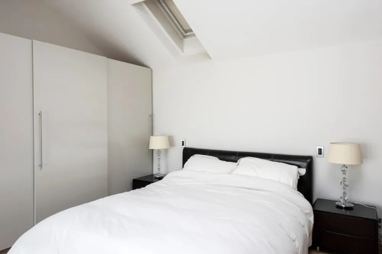 Amazing Spacious 2 Bed Duplex Penthouse w/ Balcony