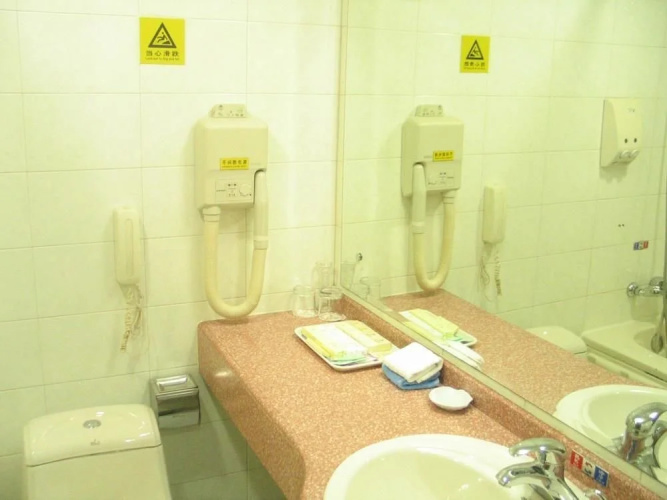 Golden Sail Hotel
