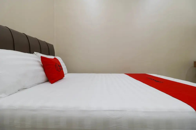 RedDoorz Plus near Dharmawangsa