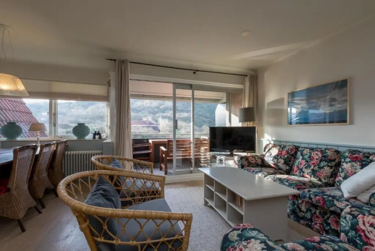 3 Bedrooms Apartment