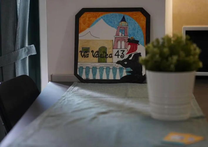 Via Vastea 43, tra il barocco e il mare