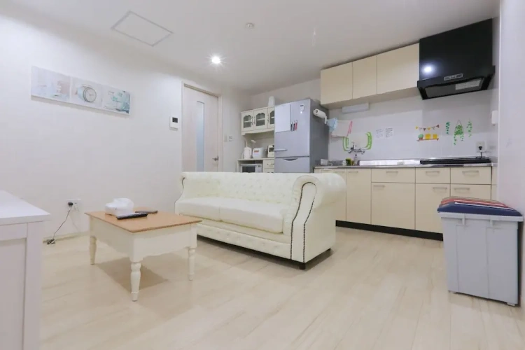 5 Bedrooms Luxury Apartment