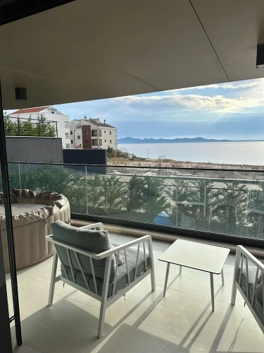 2 Bedrooms Apartment with sea view