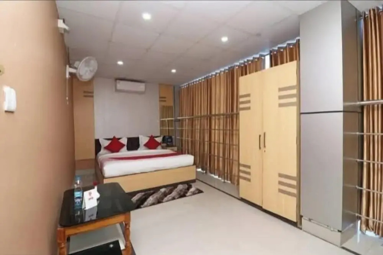 The Ritz By OYO Rooms