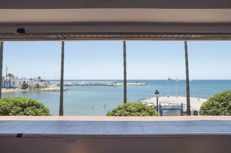Eden Roc BeachFront Apartments
